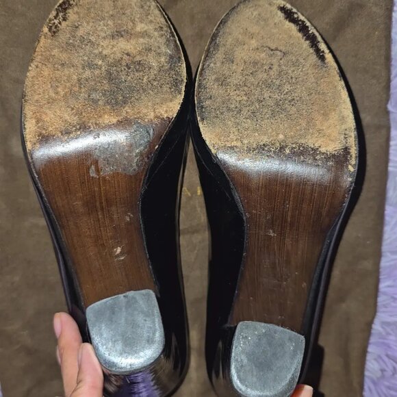 Stuart Weitzman Bowright Patent Leather Pumps. - Picture 3 of 4